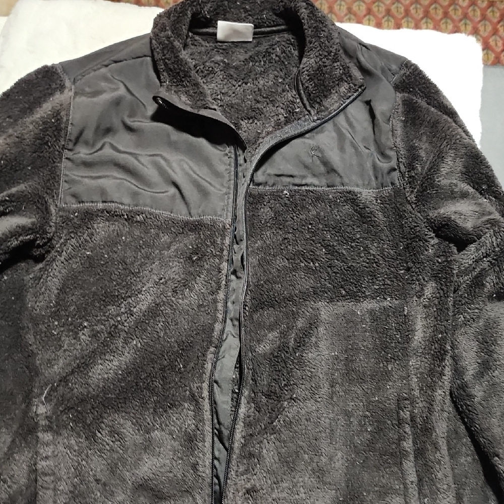 Danskin Men's Black Fleece Jacket. Size Medium  ( 8 - 10 ).